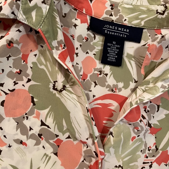 Lot of 2 JONES WEAR 100% SILK Floral Button-Down Top - Picture 3 of 9